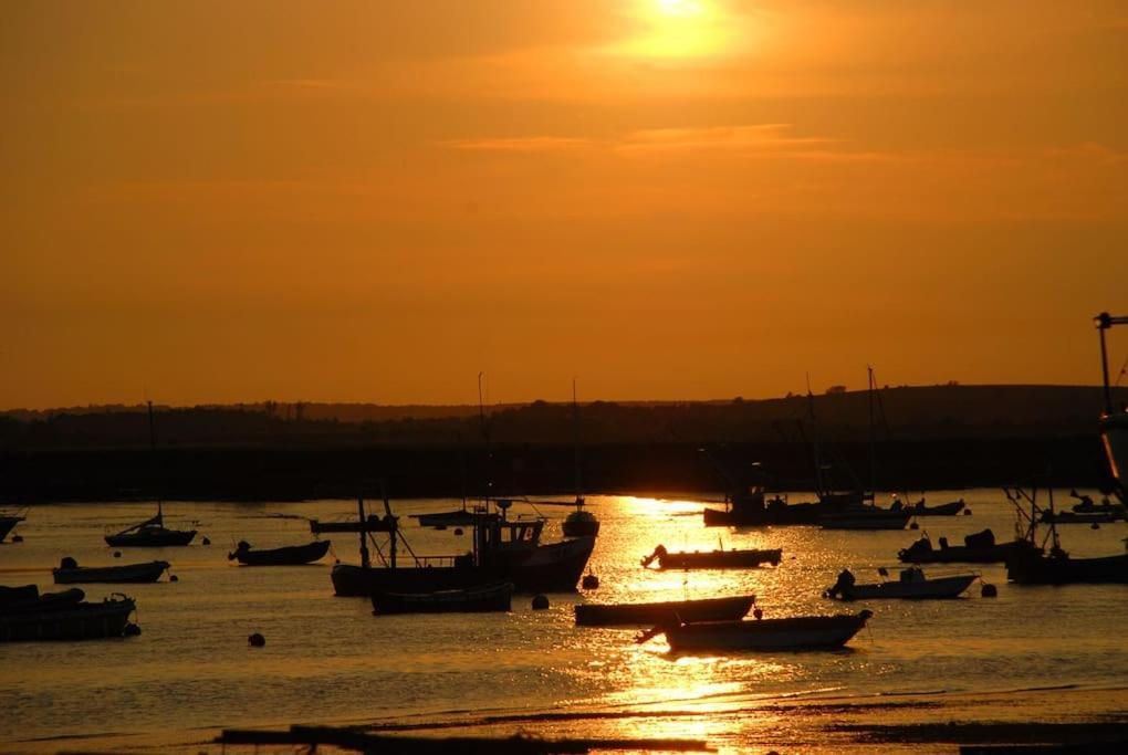 Bromans Barn A Beautiful Cottage By The Sea And Cudmore Nature Reserve เวสต์เมอร์ซี ภายนอก รูปภาพ